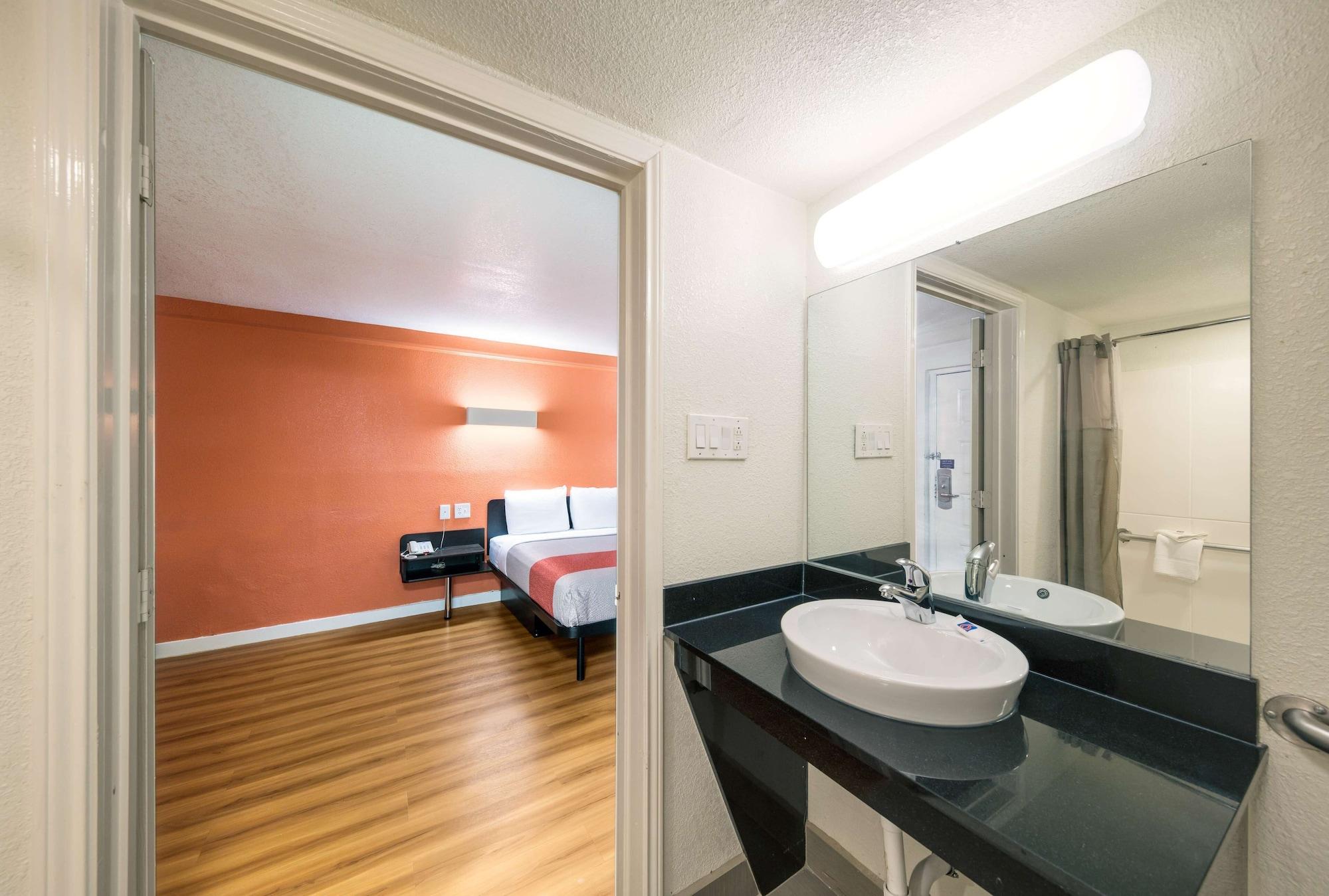 Motel 6-Dallas, Tx - Farmers Branch Buitenkant foto